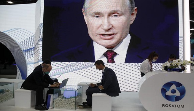 Russia hits 9 Canadian officials with sanctions