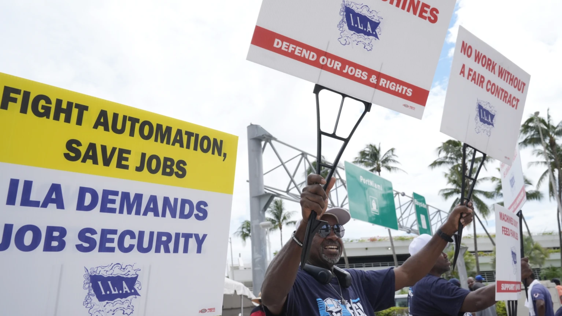 Dockworkers’ union suspends strike until Jan. 15 to allow time to negotiate new contract