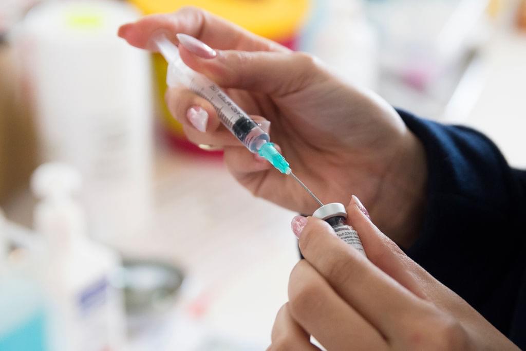 Race to Vaccinate Millions in US Off to Slow, Messy Start