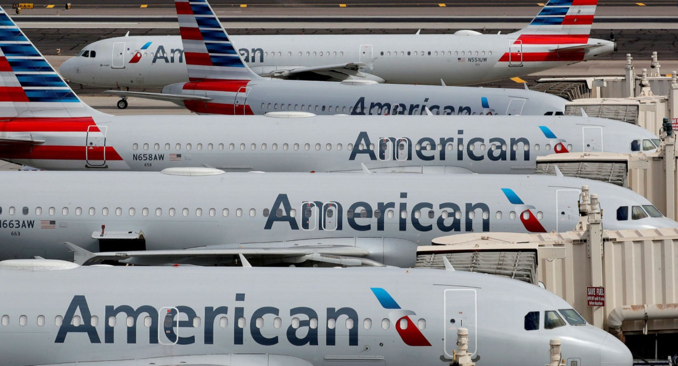 American Airlines Cancels Hundreds of Weekend Flights