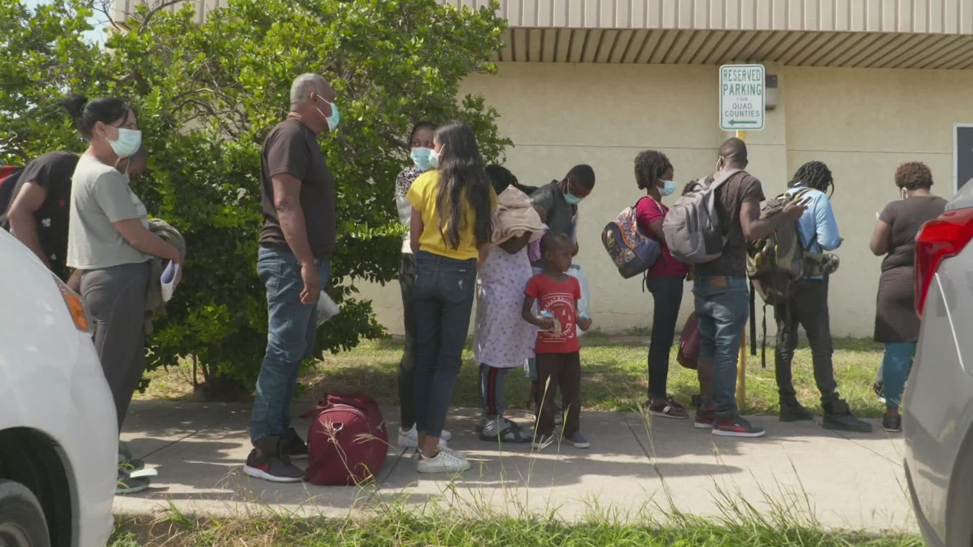 Mexico Sends Youth to U.S. for Vaccine