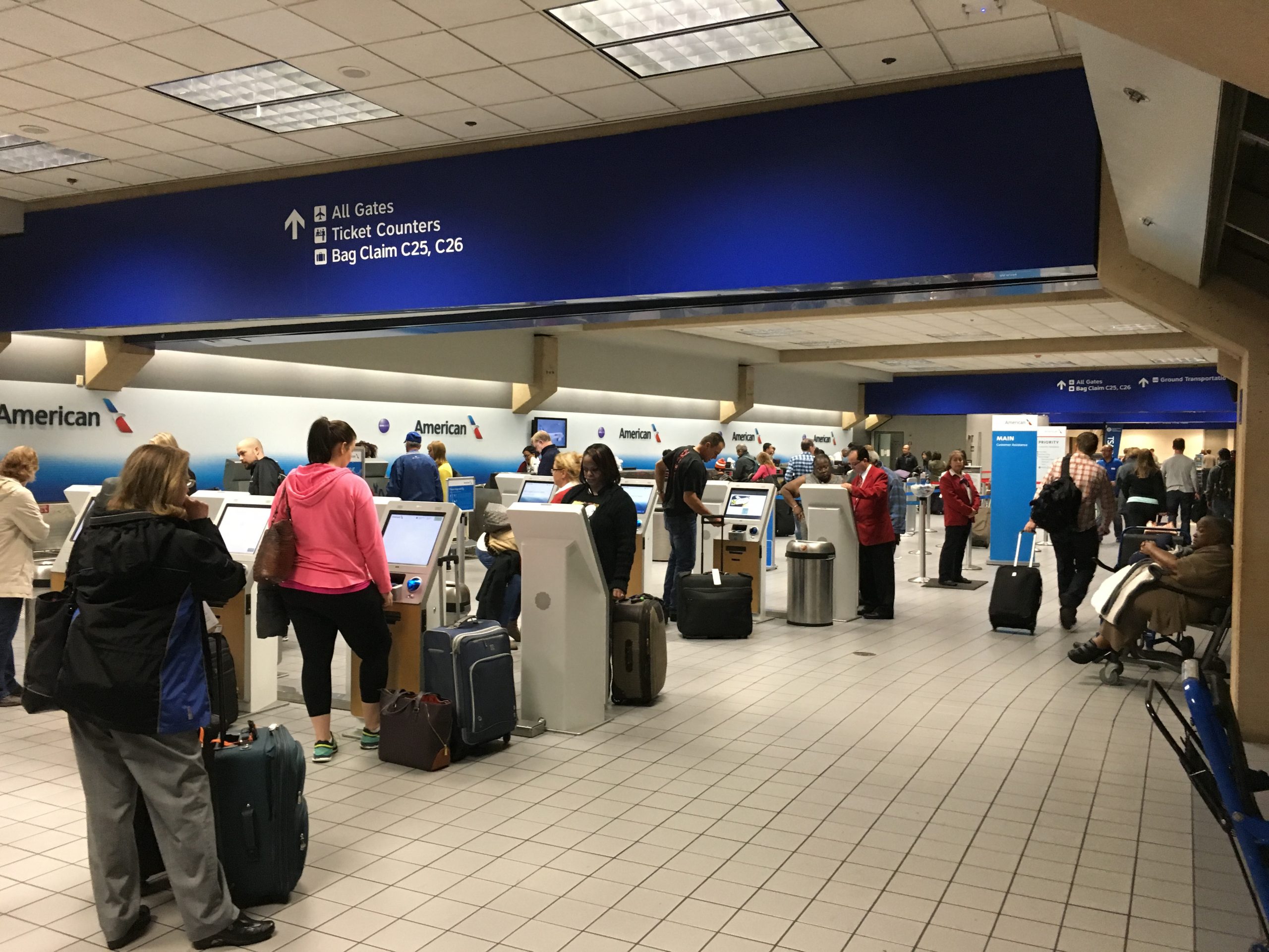 United, Delta Airlines Cancel Hundreds of Christmas Eve flights due to Omicron