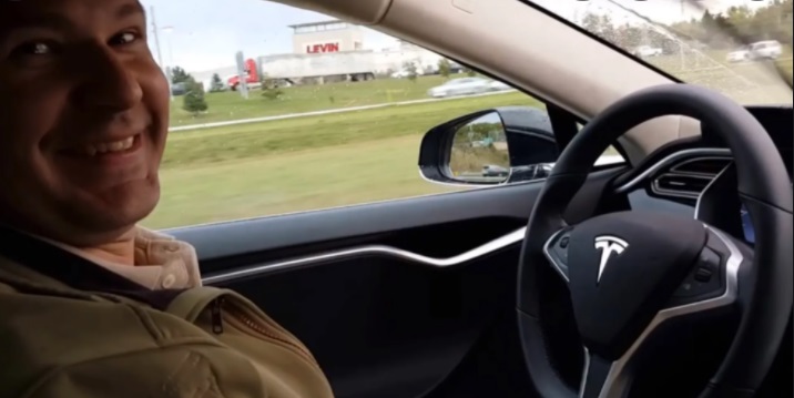 Tesla Recall: “Full Self-Driving” Software Runs Stop Signs