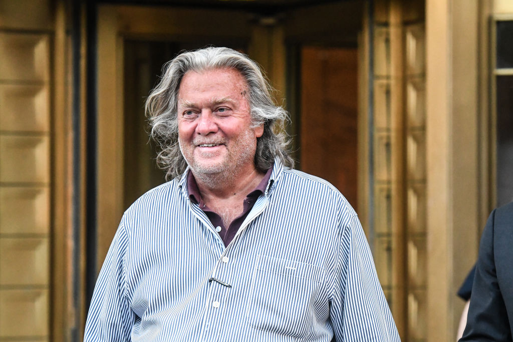 Steve Bannon Surrenders in NY Court in Wall Donor Case