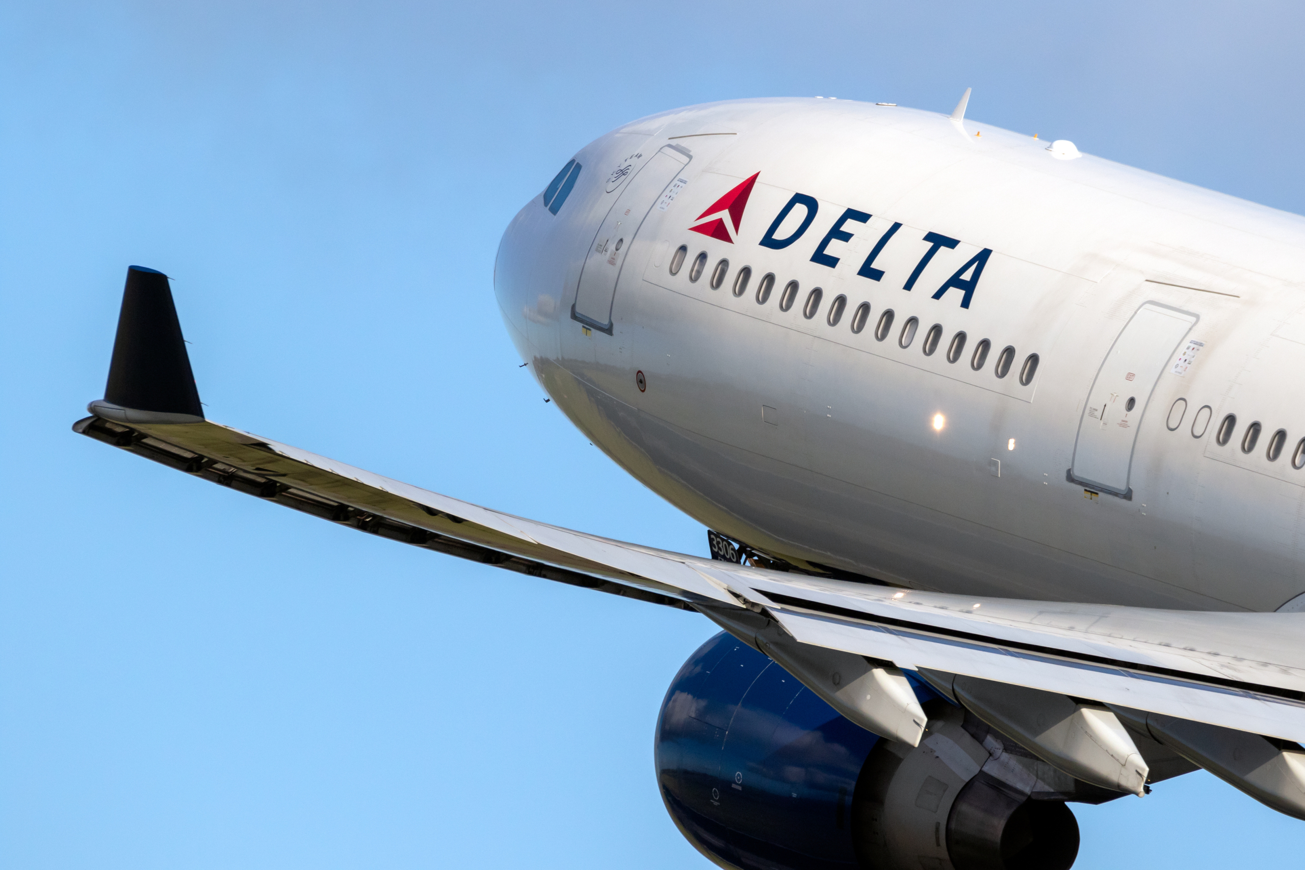 Trump Administration Imposes Limits On Mexican Flights And Threatens Delta Alliance In Trade Dispute