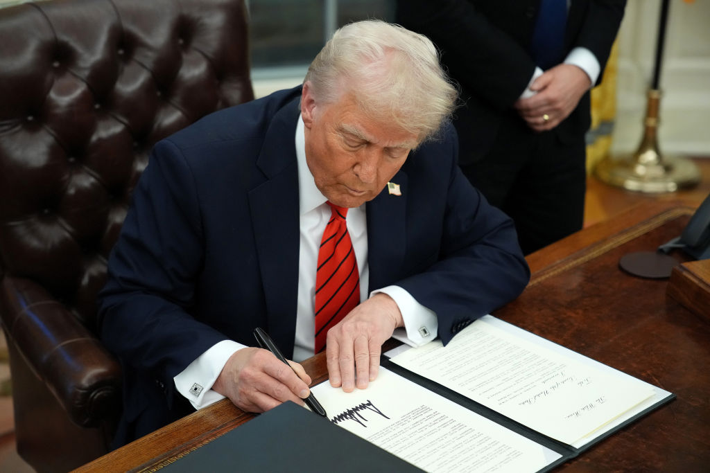 Trump Executive Order Gives Politicians Control Over All Federal Grants, Alarming Researchers