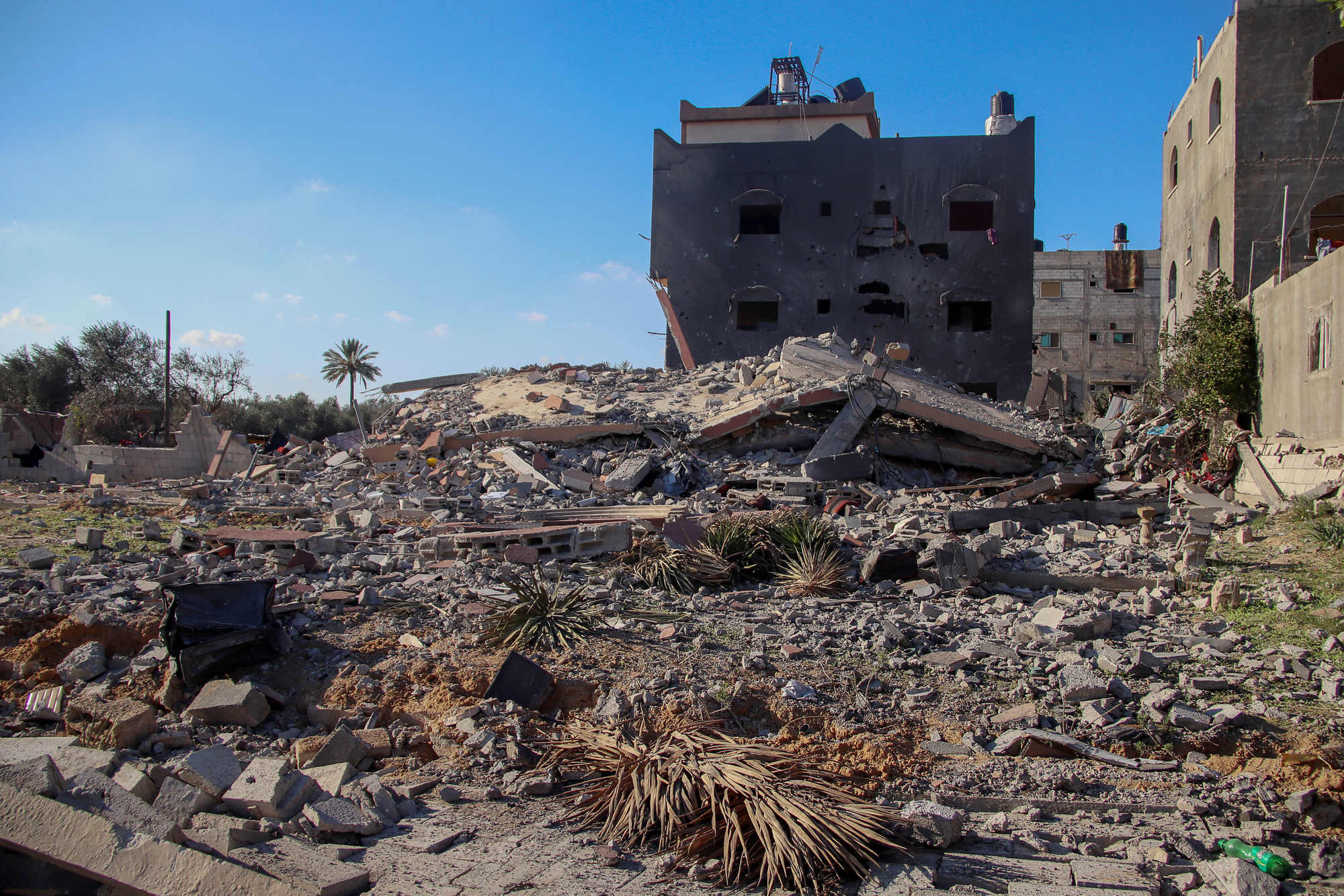 Israeli Military Begins Its Ground Offensive in Gaza City as Thousands of Palestinians Flee