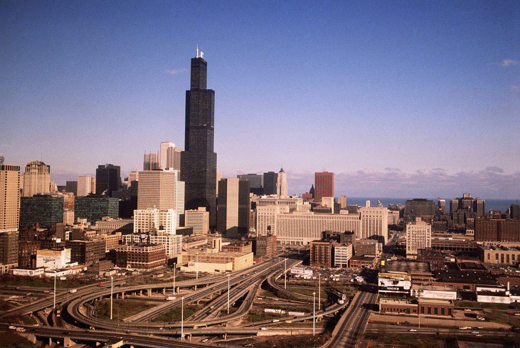 Trump Pauses $2.1B for Chicago Infrastructure Projects, Leveraging Shutdown to Pressure Democrats