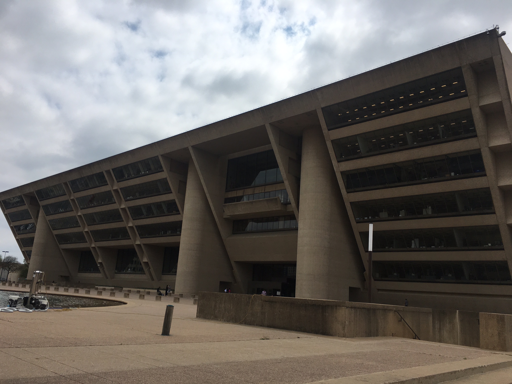 Dallas City Hall May Be Facing the Wrecking Ball