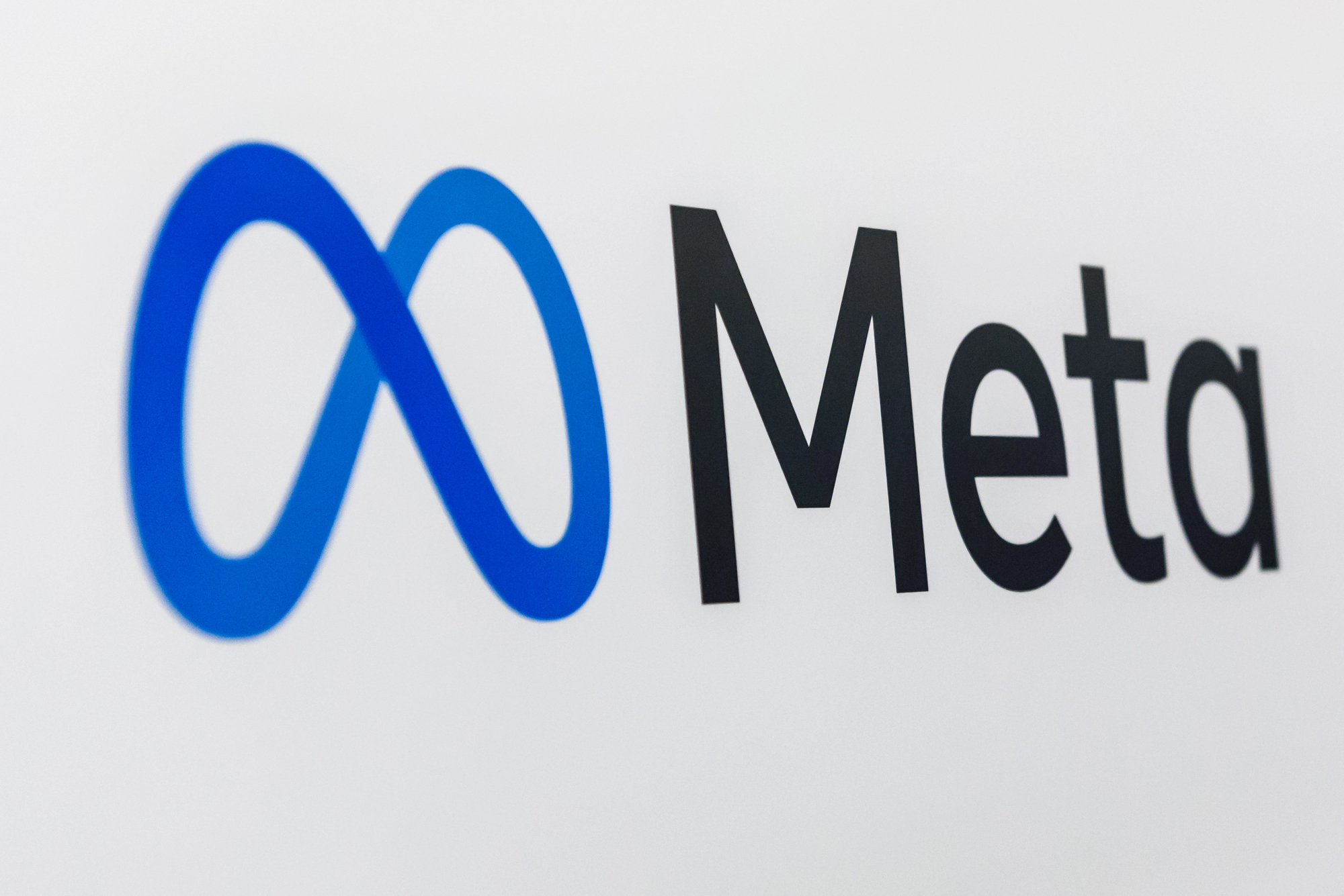Meta Shares Slide After Company Projects Higher Expenses for 2026