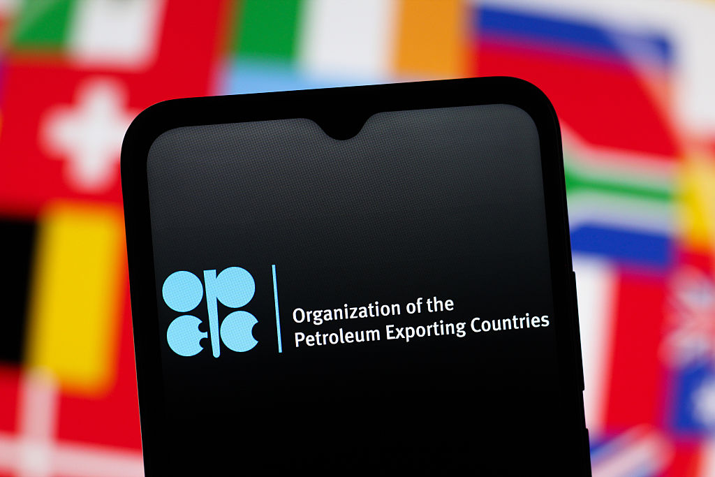 Abu Dhabi Hosts Oil Summit as OPEC+ Halts Production Hikes Planned for First Quarter of 2026