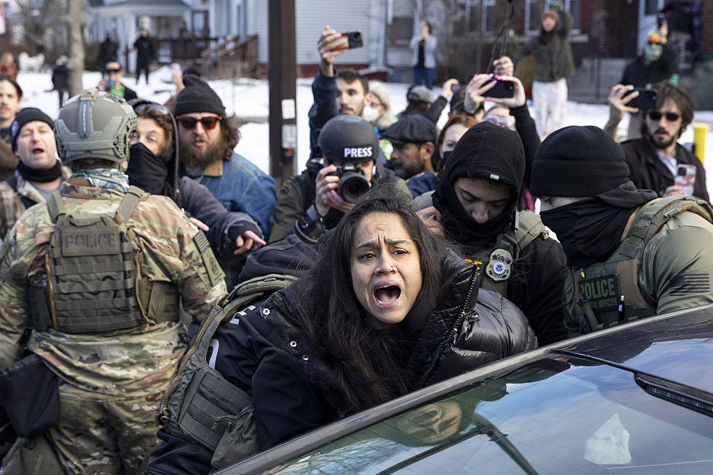 Minnesota Protesters, Agents Repeatedly Square Off While Prosecutors Quit After Renee Good’s Death