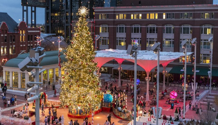 Christmas Tree is Up in Fort Worth Sundance Square