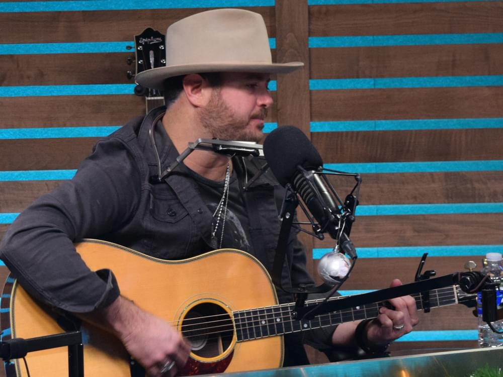Listen to Wade Bowen’s Soulful New Song, “Yours Alone”