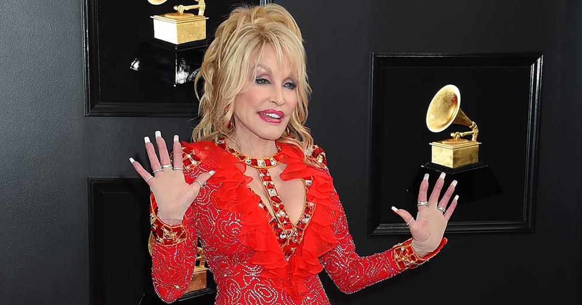 Listen to Dolly Parton’s New Rendition of “I Saw Mommy Kissing Santa Claus” From Upcoming Holiday Album