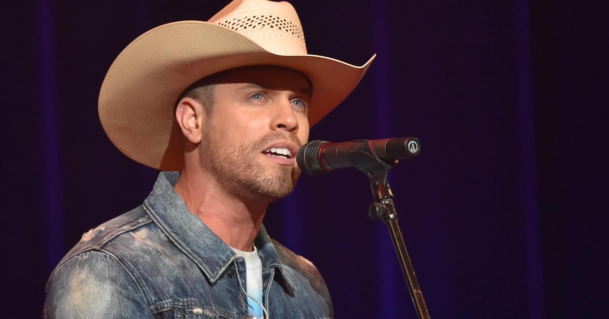 Dustin Lynch Goes Acoustic in New “Momma’s House” Performance Video [Watch]