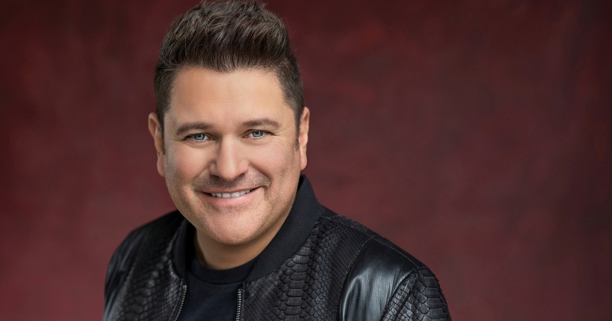 Jay DeMarcus Shares a Special Moment on Stage With His Son