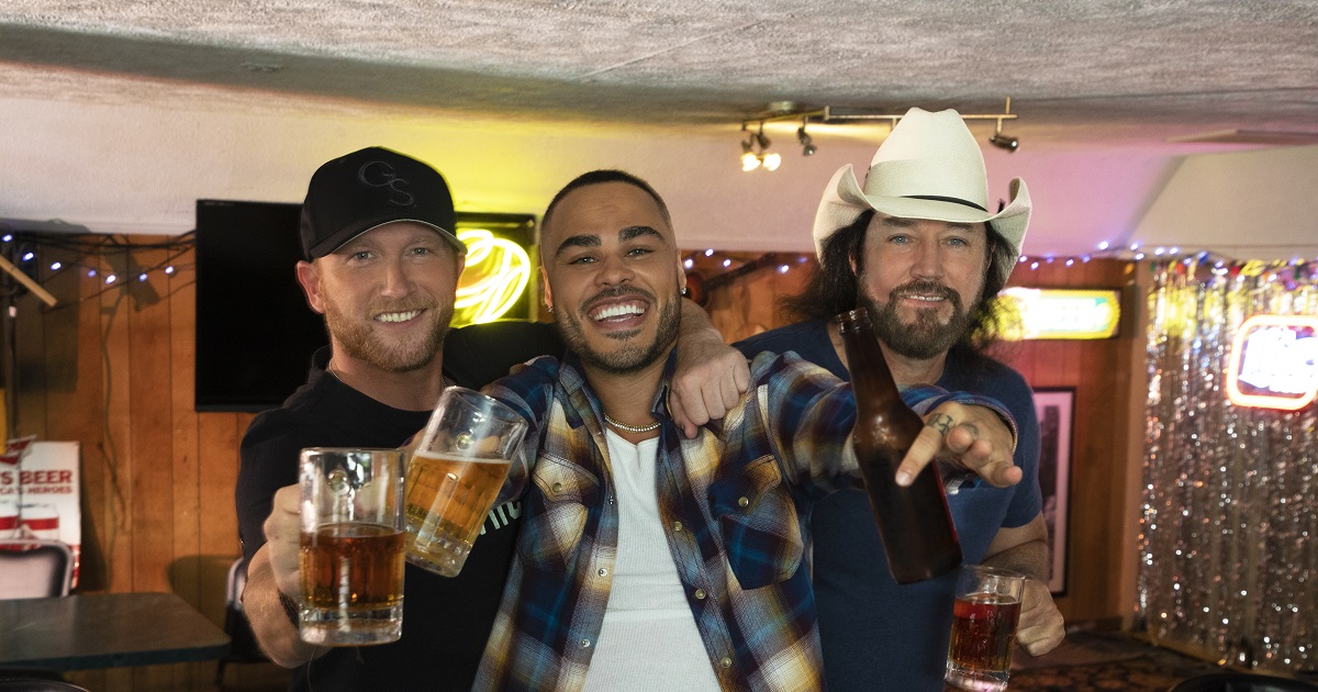 Shy Carter is Having Beer With His Friends Cole Swindell & David Lee Murphy