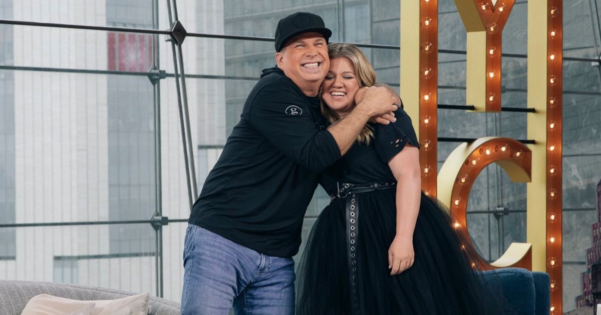 In Case You Missed It – Garth Brooks Appeared on The Kelly Clarkson Show