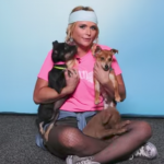 [WATCH] – Miranda Lambert Plays With Puppies During An Interview