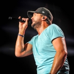Luke Bryan Sings A Duet With An American Idol Contestant