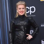 Kelly Clarkson Undergoes Appendectomy After Hosting Billboard Music Awards
