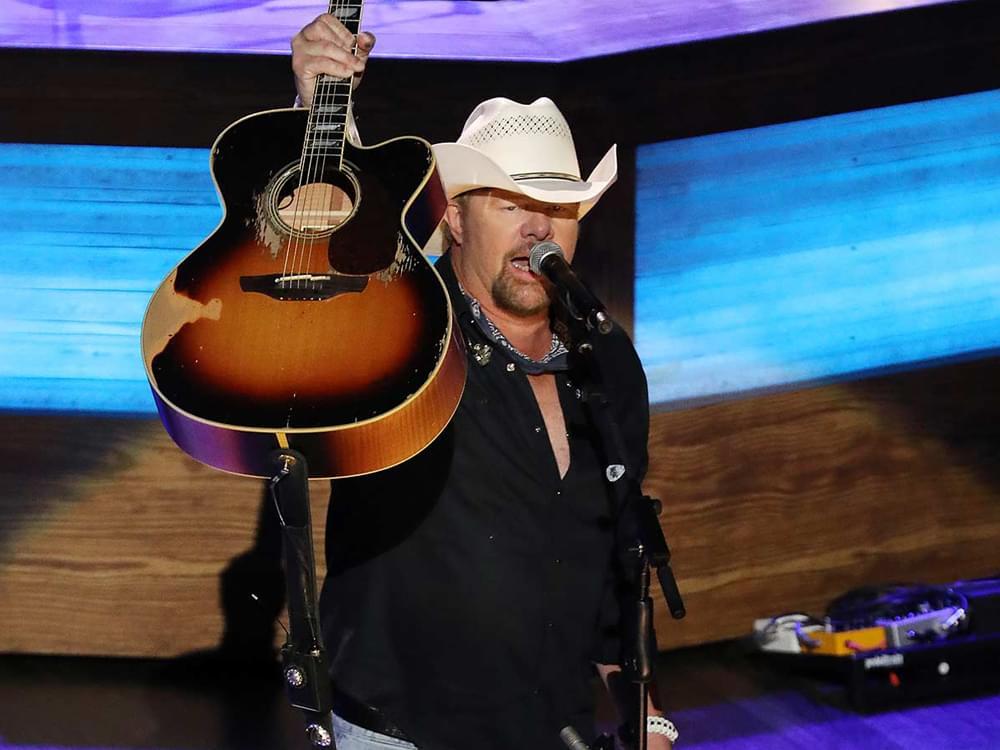 Watch Toby Keith Honor Harold Reid of the Statler Brothers by Covering “Flowers on the Wall”