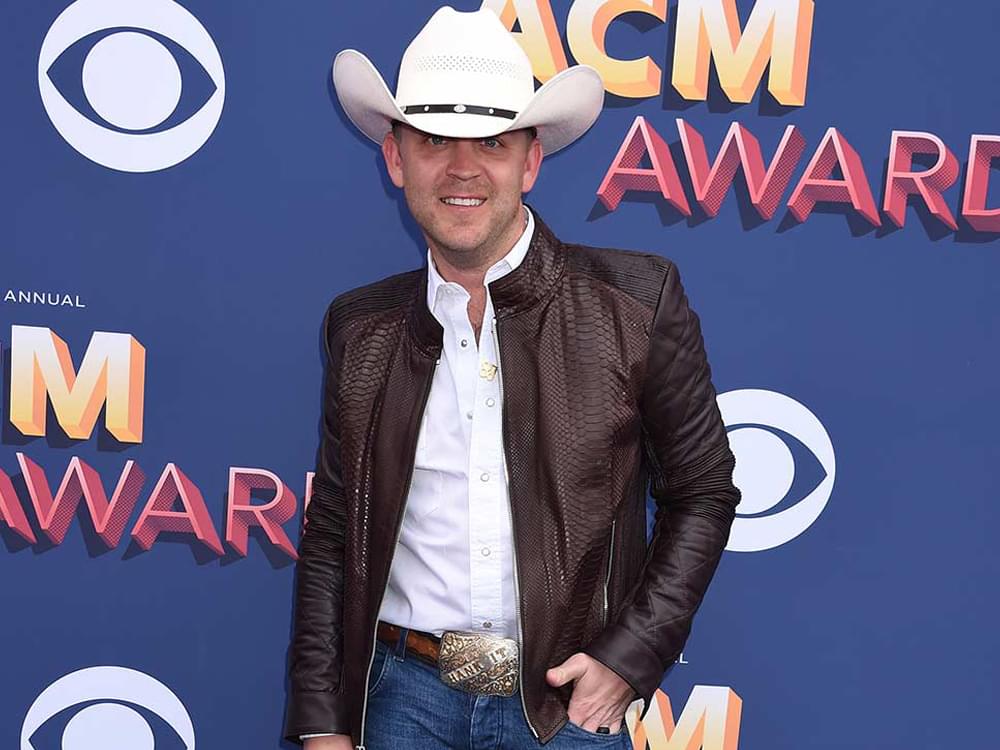 After Serious Single, Justin Moore Lightens It Up With Another Top 20 Hit as He Reminds Us to Have “Fun”
