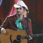 Listen to Brad Paisley’s Acoustic Version of “No I in Beer”