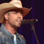 Dustin Lynch Goes Acoustic in New “Momma’s House” Performance Video [Watch]