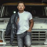 Scotty McCreery’s “Damn Strait” is what Kelly Clarkson is Liking