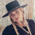 LISTEN: Elle King Talks with Rachel Ryan about Texas things, being a Mom, Rolling around in Baked Beans in a Dollar Store and MORE!