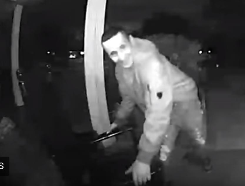 Dallas Police Look For Porch Thief Caught on Video