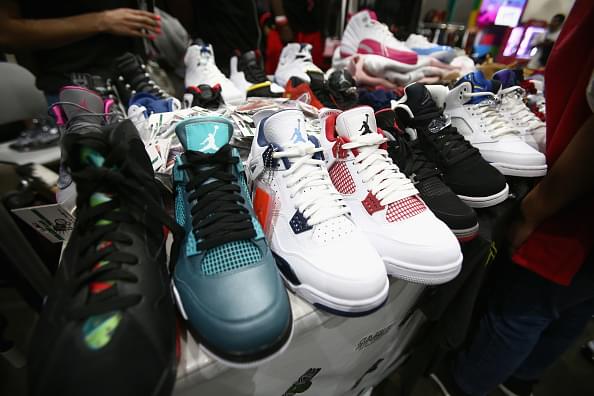 WBAP Morning News – Asst. Director of FCA at TCU Refused Service at Fort Worth Bar Because of His Shoes