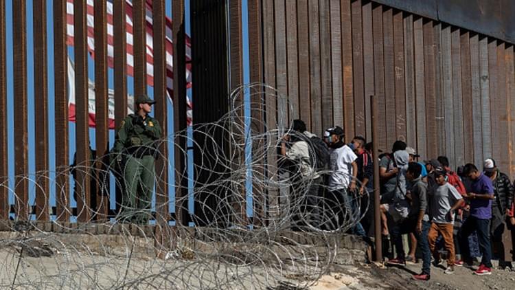 Migrant Families Freed Without Court Notices Or Paperwork