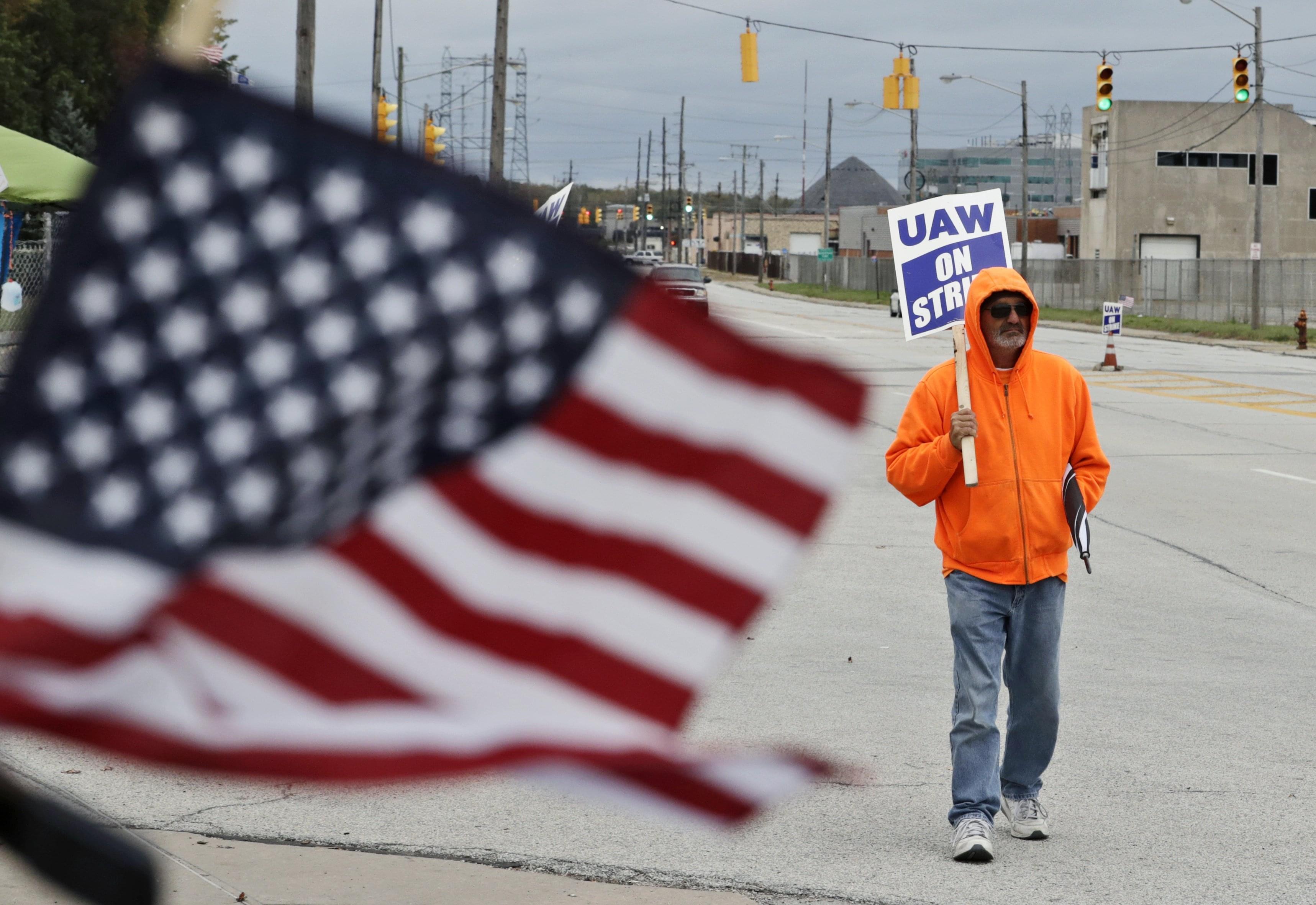 Picket Lines Continue as GM Workers in Arlington are Set to Vote on Tentative Deal