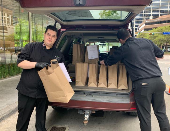 Dallas Chef Prepares Meals, Delivers Them to Local Hospitals