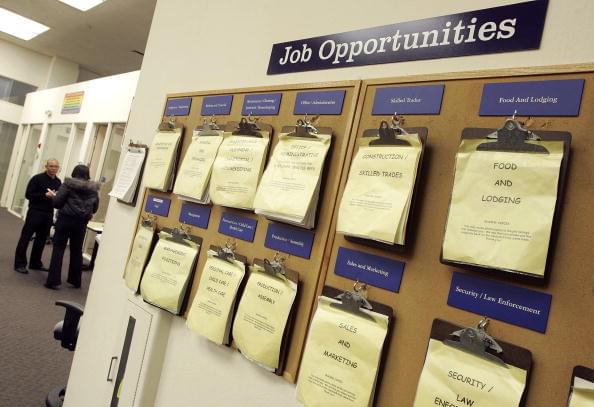 US Jobless Claims Rise to 770,000 With Layoffs Still High