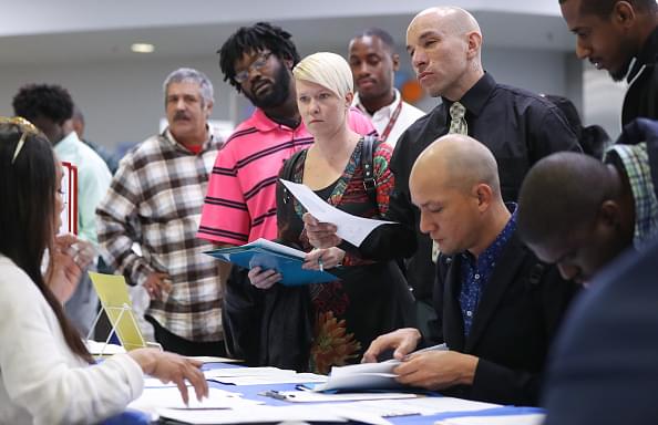 US Layoffs Remain Elevated as 840,000 Seek Jobless Aid