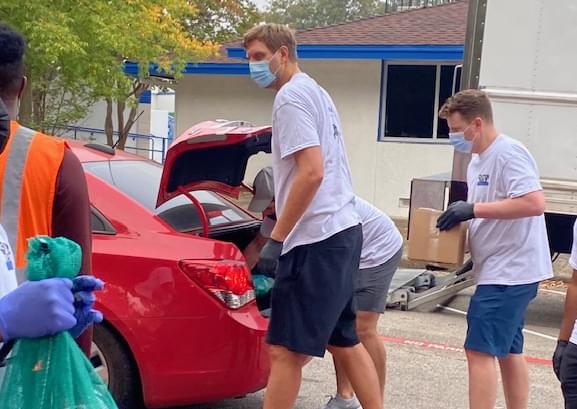Dallas Sports Hero Distributes Food to Families Struggling During Pandemic