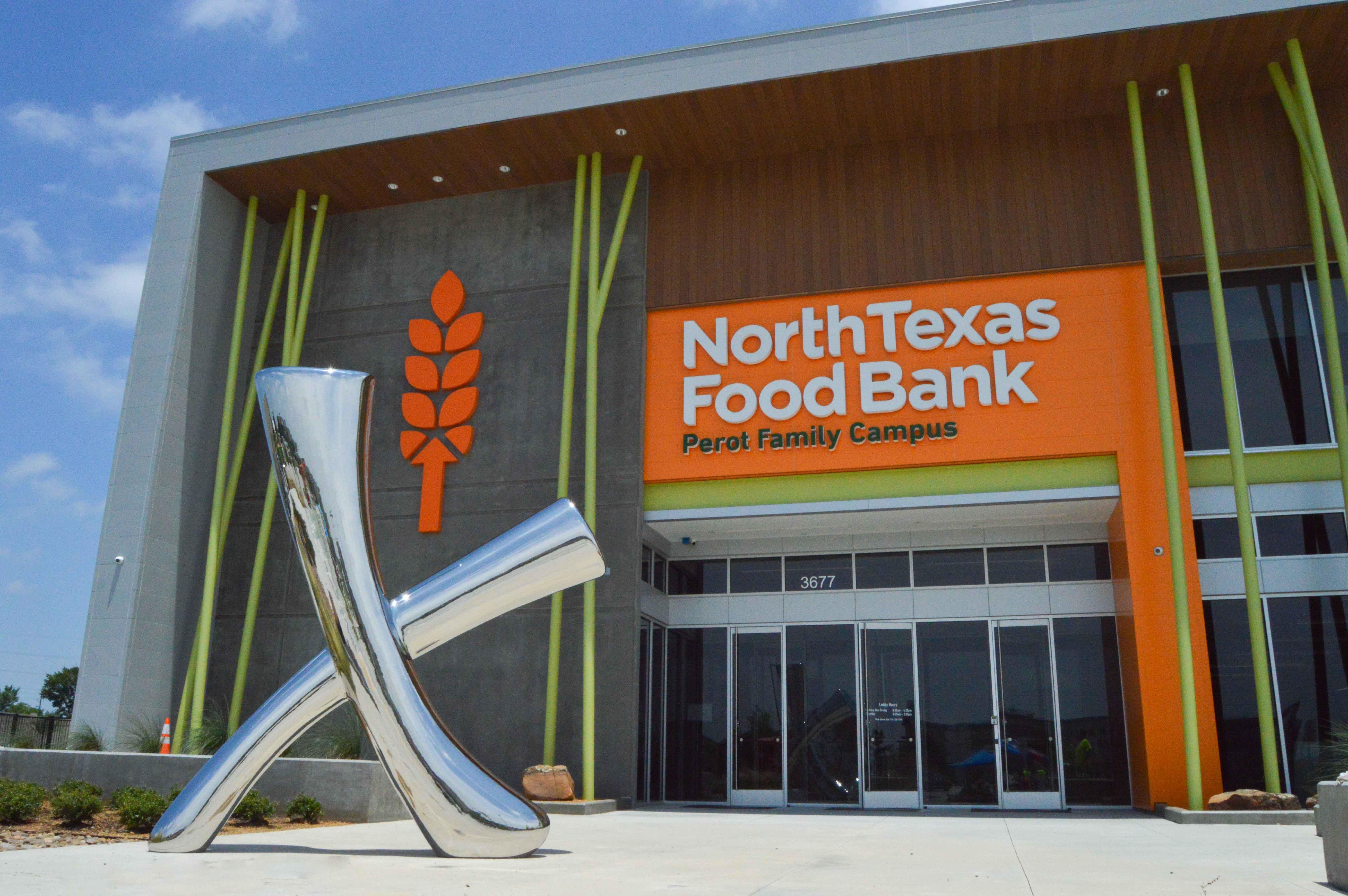 WBAP Morning News: Thousands Line Up At Food Pantry for Thanksgiving Food