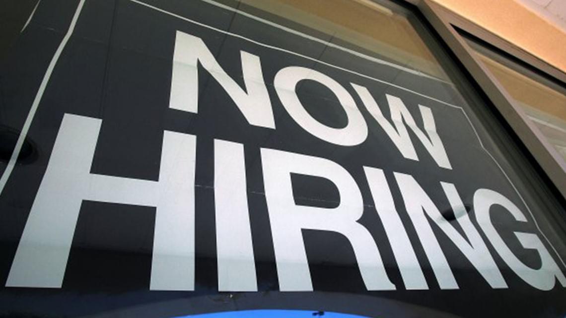 US Jobless Claims Fall to 712,000 as Layoffs Ease; American Airlines Cancels for Furloughs for 13,000