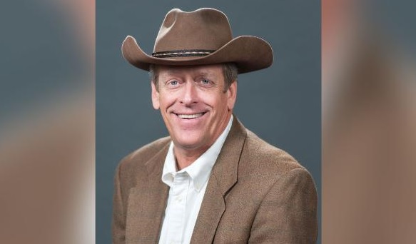 Texas Roadhouse Founder Ends Life Amid “Unbearable” Battle With COVID-19 Symptoms
