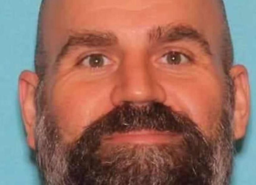 Texas Fugitive Royce Wood Pictured Surrendering to US Marshalls in Arkansas [PHOTOS]