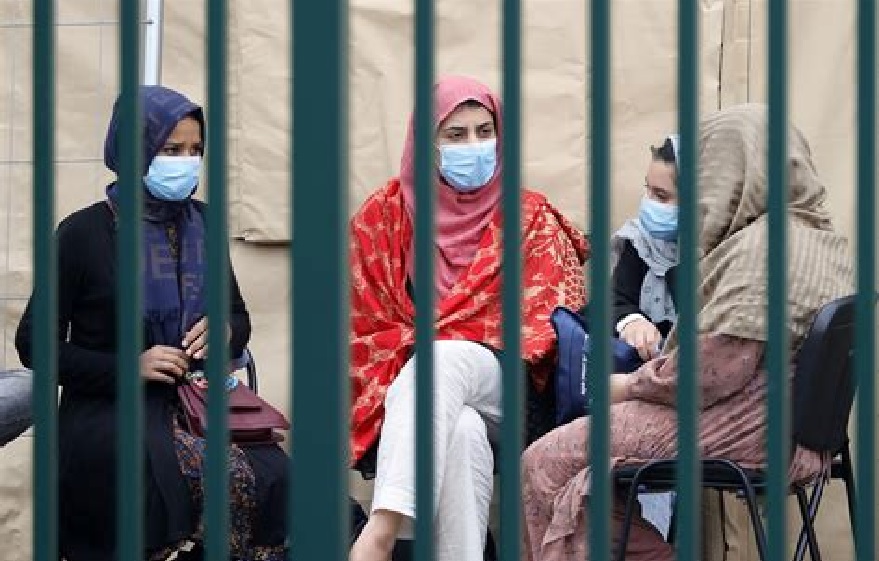Chris Krok Show: Refugees Or Child Brides?
