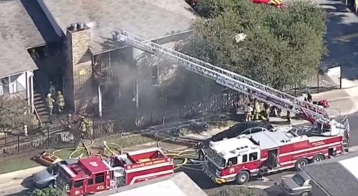 Firefighter, Three Others Hurt in Northeast Dallas Fire