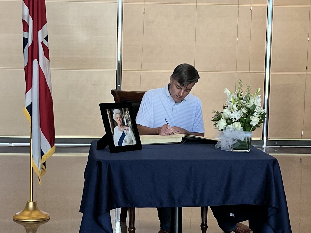North Texans pay Respects to Queen Elizabeth II