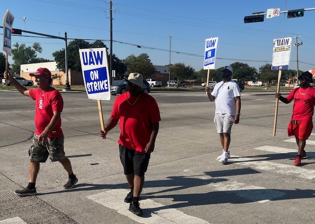 UAW Strikes Expand, Continue in North Texas