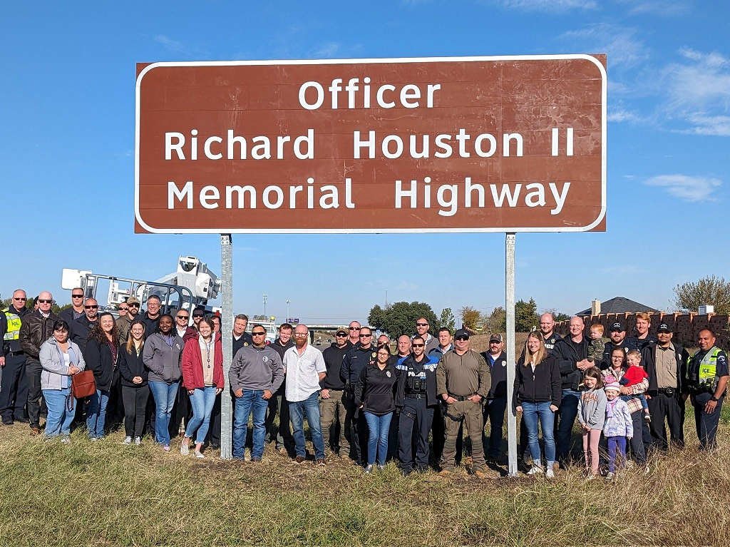 Portion of I-635 in Mesquite Named For Fallen Officer