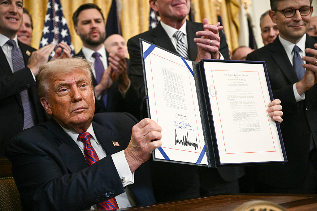 Trump Signs New Stablecoin Regulations Into Law, A Major Milestone For Crypto Industry